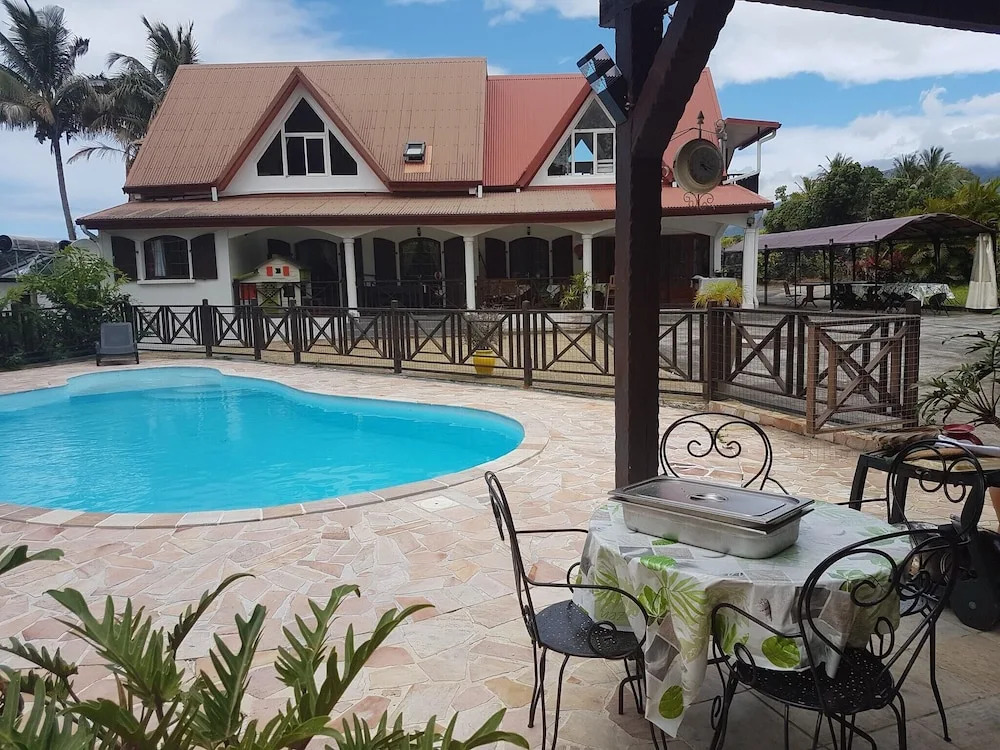 Villa With 3 Bedrooms in Saint-benoît, With Wonderful sea View, Privat