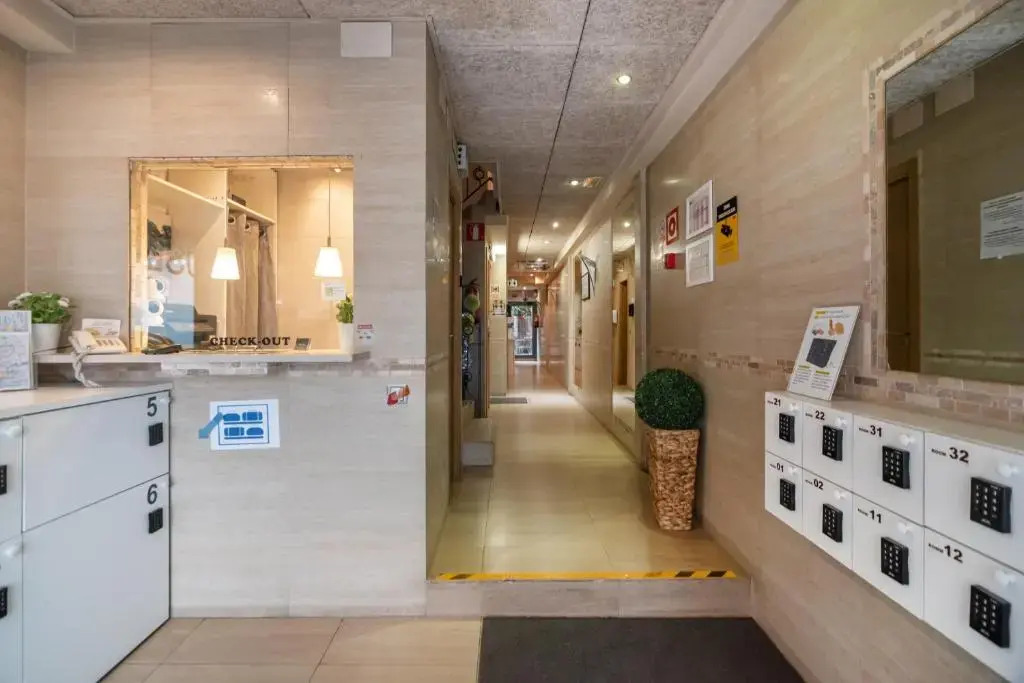 Hostal House
