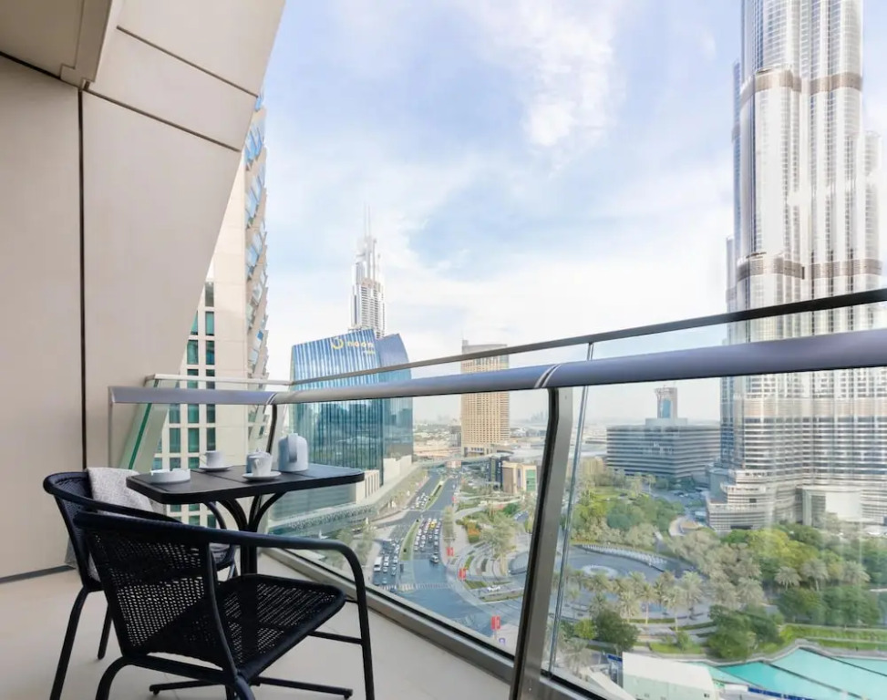 Chic Apt w Burj Khalifa Dancing Fountain View