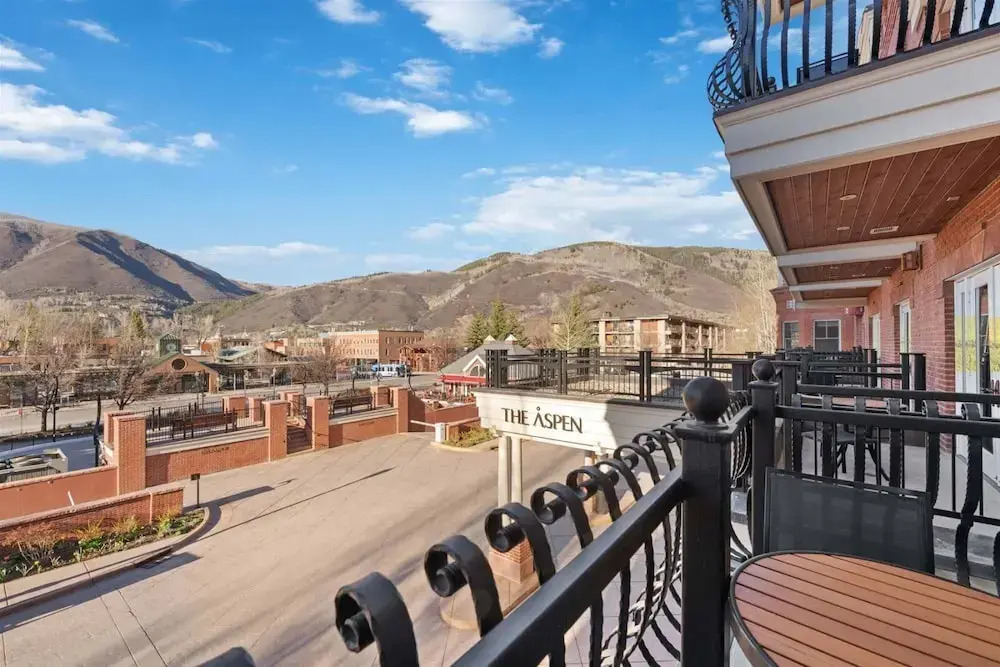 Aspen Mountain Residences Luxe 3 Bedroom Residence in Heart of Downtown Aspen