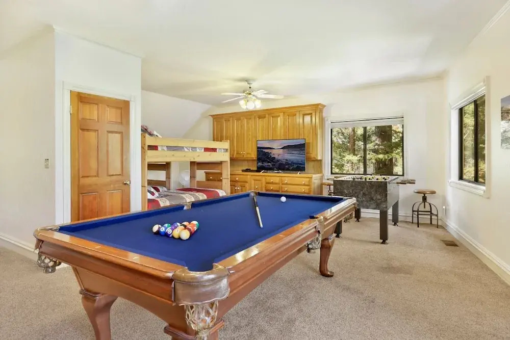 2030-bearfoot Lodge 5 Bedroom Home by RedAwning