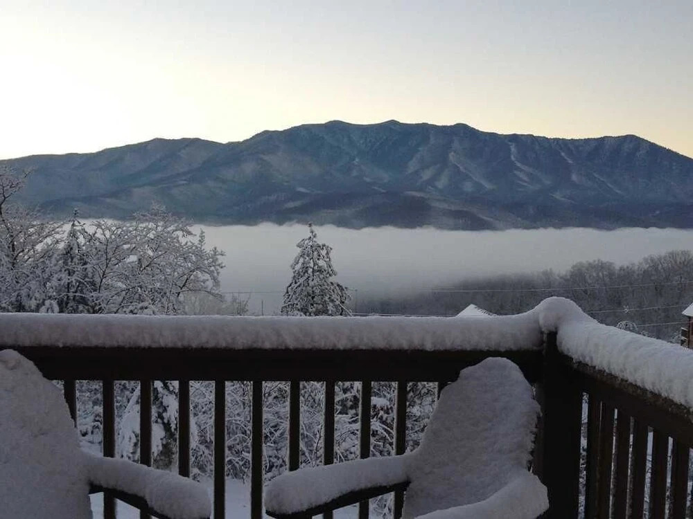 Gatlinburg Summit Views 2 Bedroom Home with Hot Tub