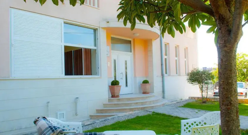 Apartments Villa Pjer - Pool & Private Parking near Beach Žnjan