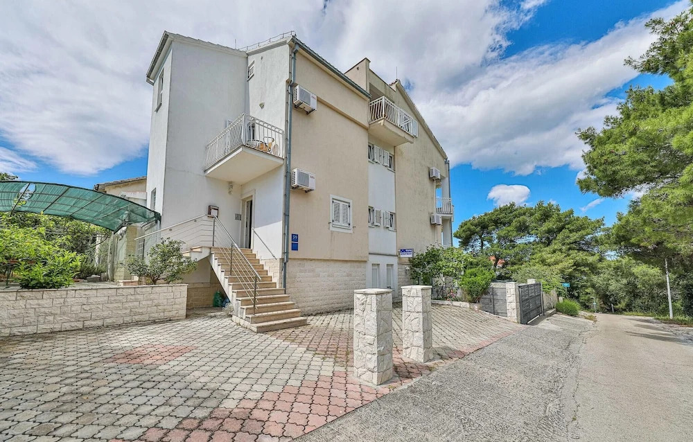 Beach Front Home In Okrug Donji