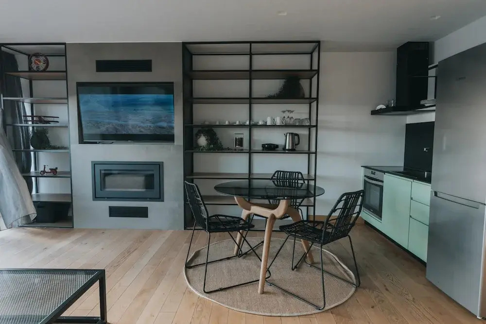 Earth Boutique Apartments next to Stavros Niarchos