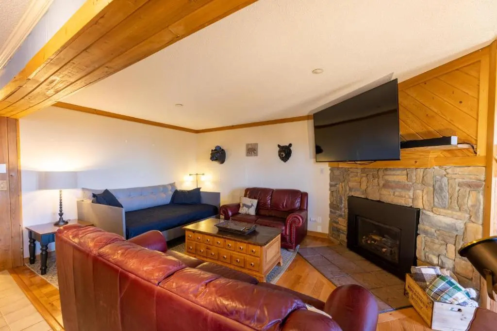 Sunsets at Summit 108b, free WI-FI, parking and AC