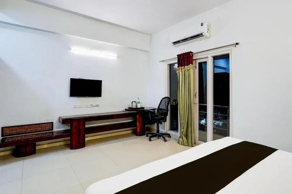 Cosy Castle at Medavakkam Near Jayachandran