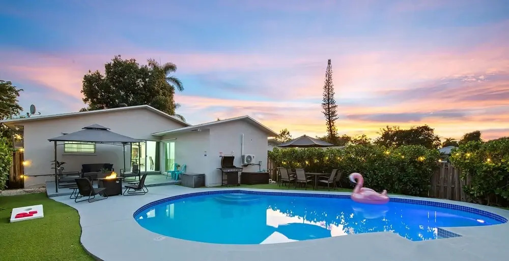 Private Heated Pool & Lovely Home