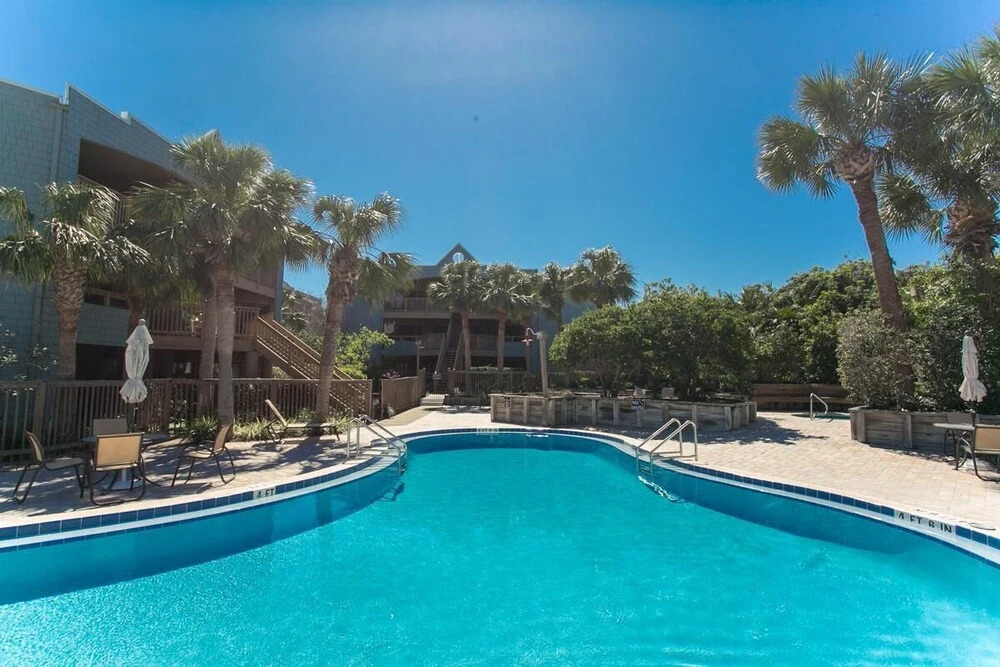 Hibiscus E204 Free Activities, Oceanfront, Wifi, 3 Pools