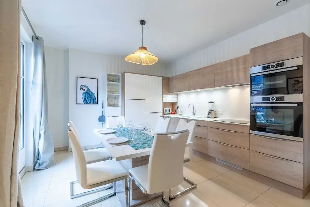 High-end 75m2 Apartment - Place Morny