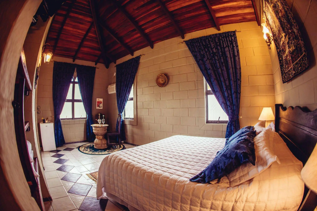 Pousada Camelot Inn