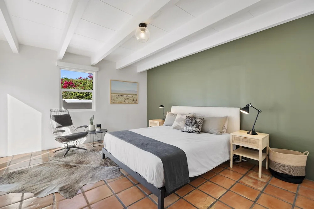 Charming Spanish Colonial A Chic Retreat for 4!