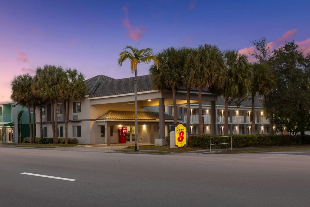 Super 8 Motel by Wyndham near Fort Lauderdale Arpt