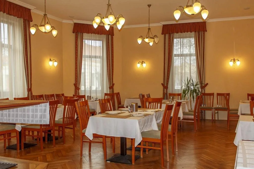 Pannon Hotel Bejelentkezés 20 óráig, Check-in until 20 oclock, Einchecken bis 20 Uhr