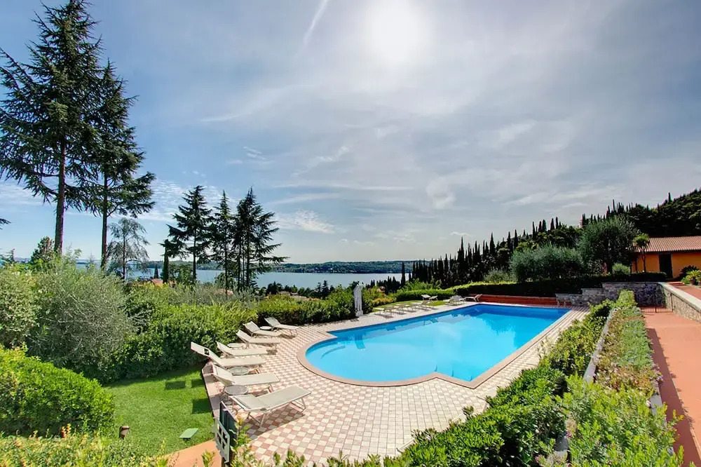 Lovely Flat With Shared Pool and Amazing Lake View