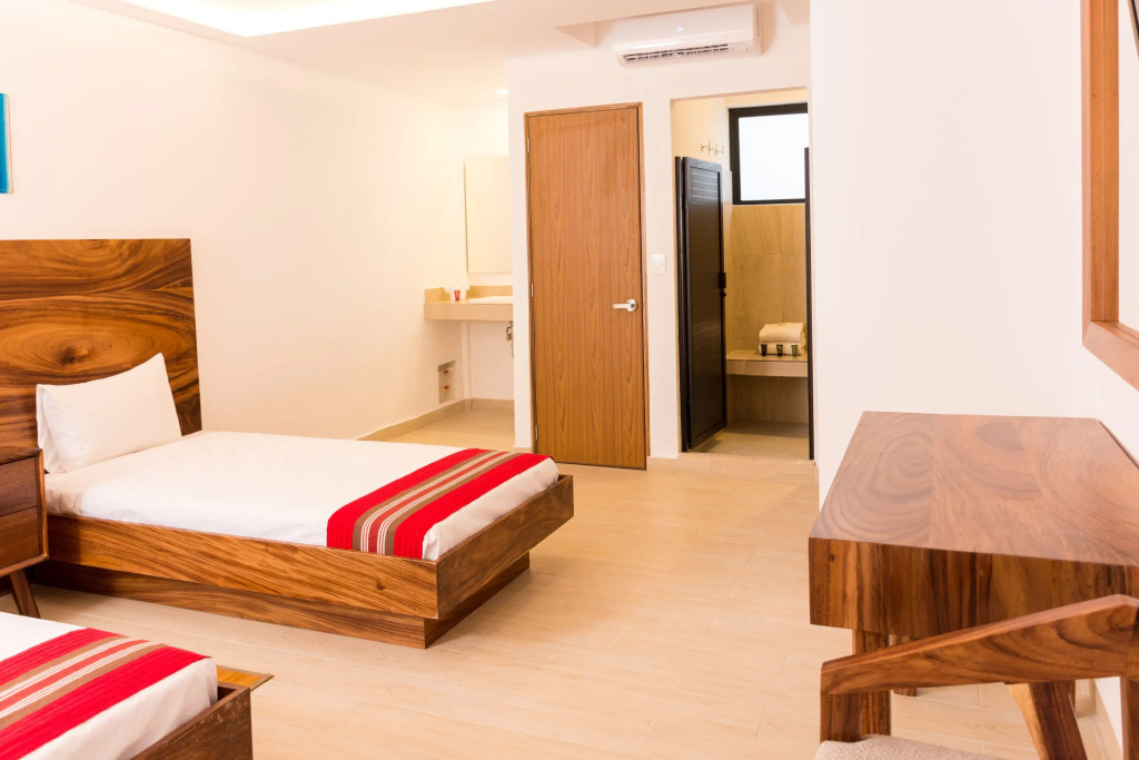 Nomads Party Hotel