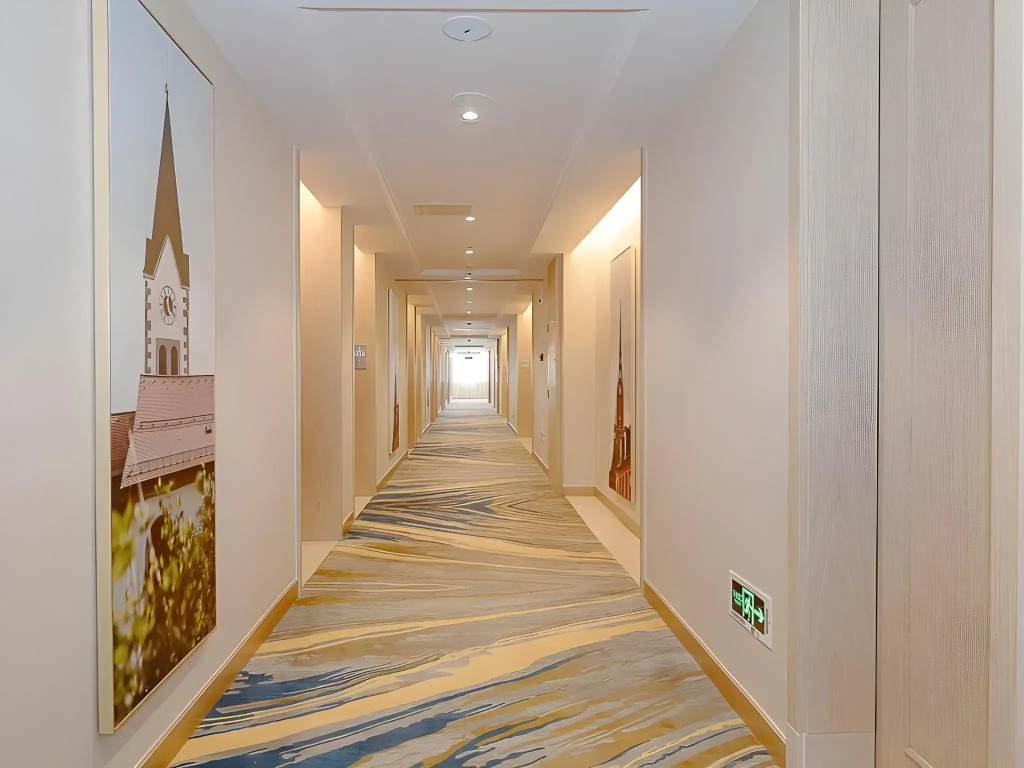 Vienna International Hotel (Wuhan Miaoshan Institute of Technology)
