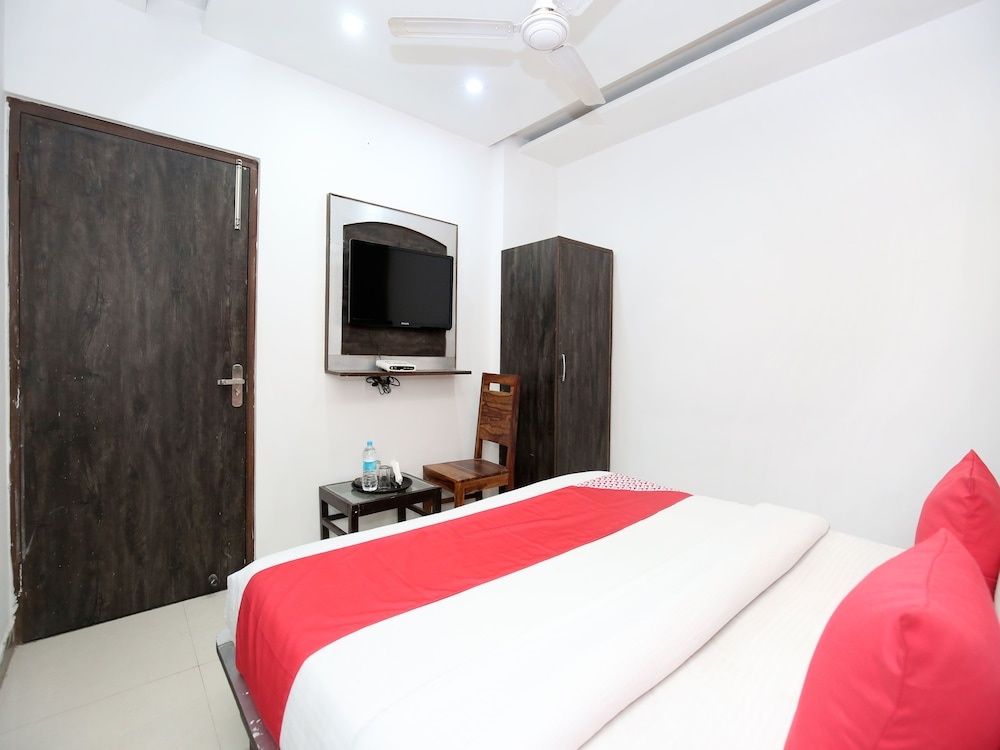OYO 13431 Hotel Royal Blue