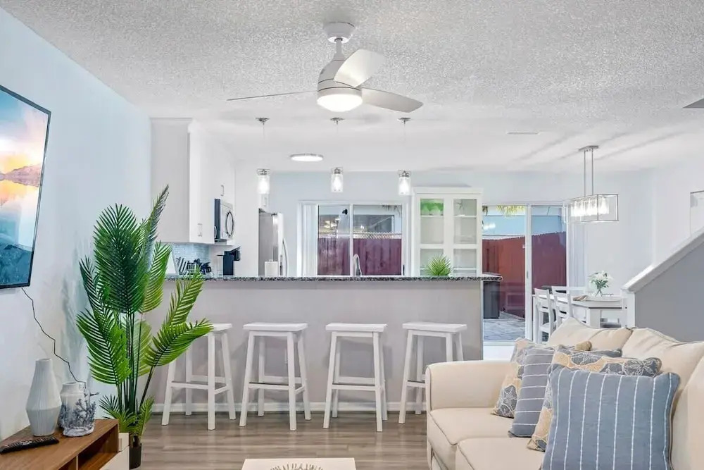 Stylish Townhome w Hot Tub 5 Min Walk to Beach