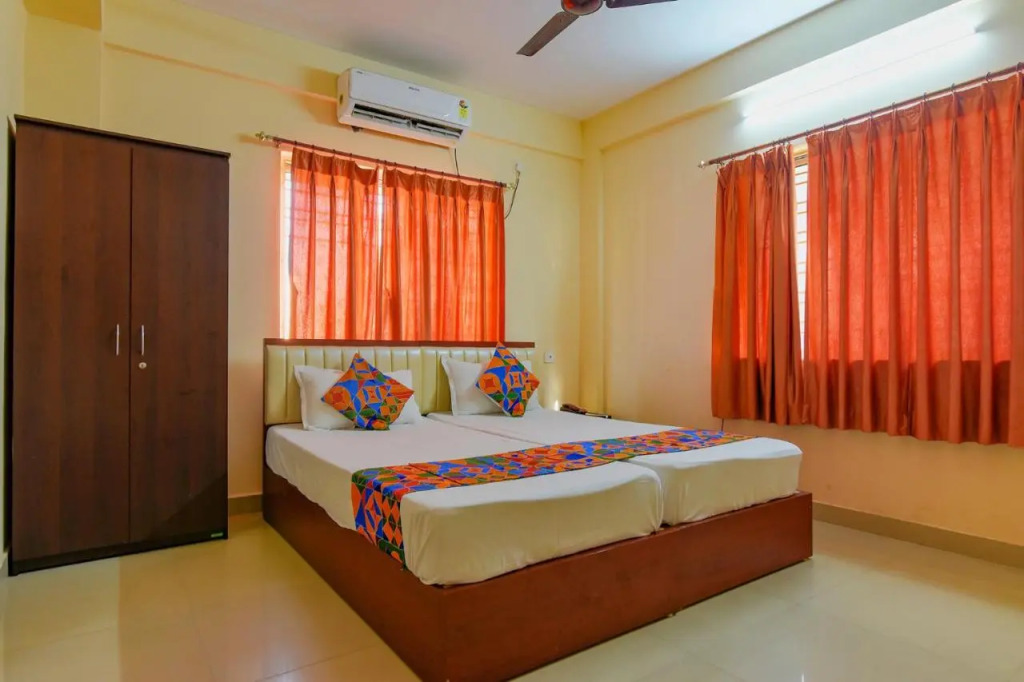 FabHotel Capital Casa - Newtown Bus Stand