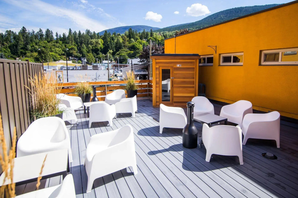 Adventure Hotel