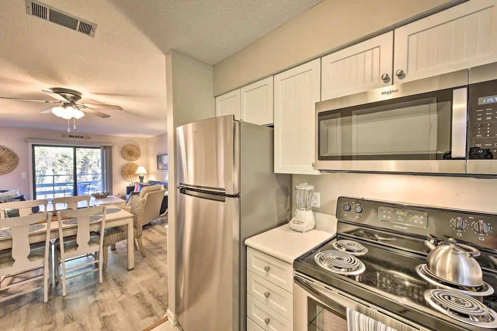 Half-mi to Beach: Hilton Head Condo w/ Lagoon View