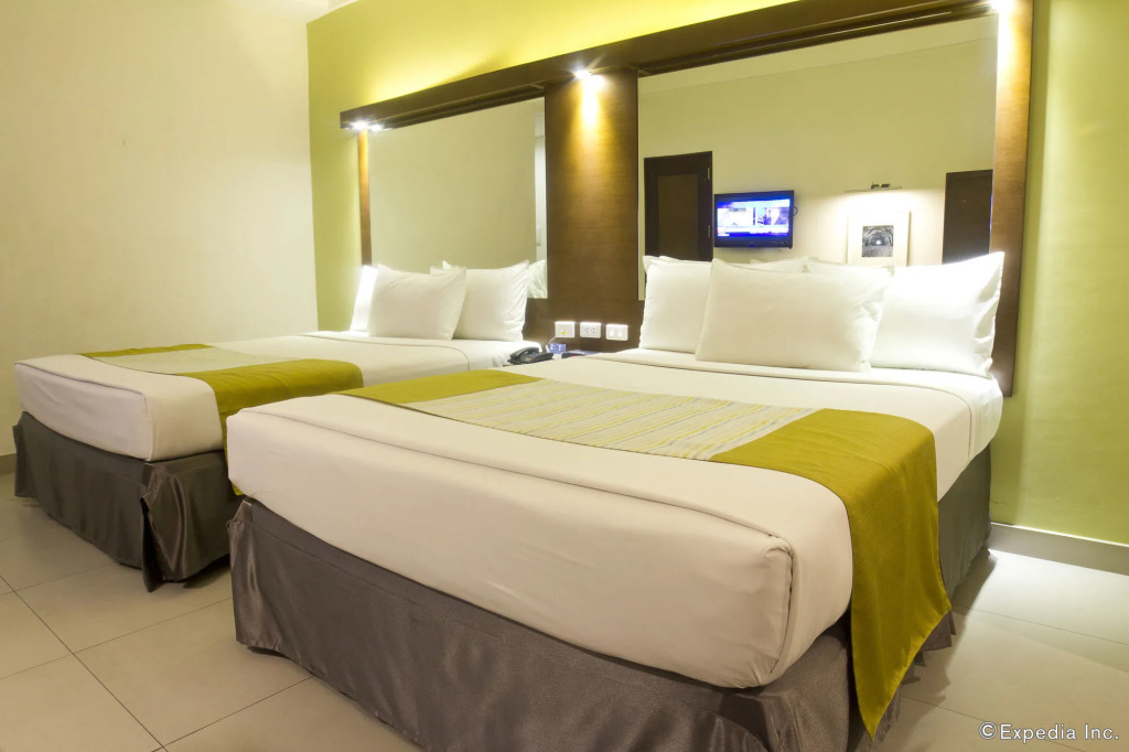 Microtel by Wyndham - Acropolis