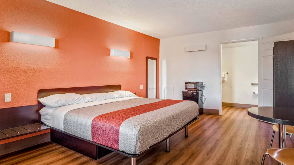 Motel 6-Youngstown, OH