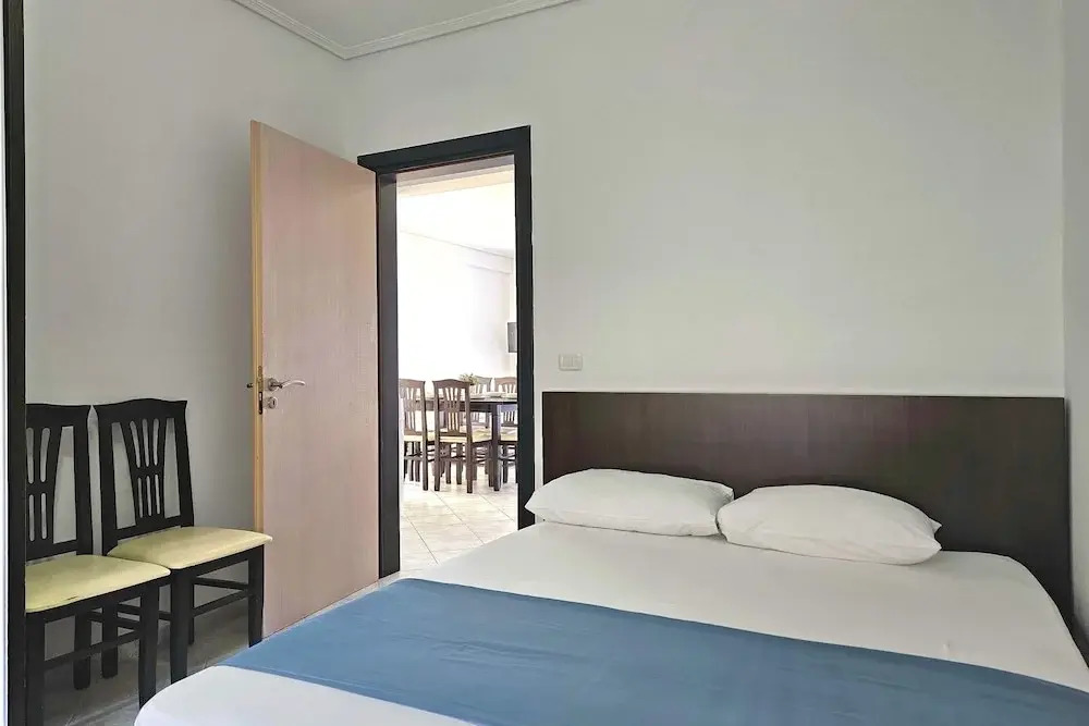 Two Bedroom Apartment With Sea View-061