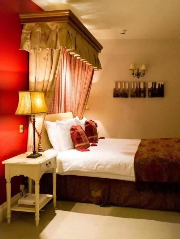 Rising Sun Hotel