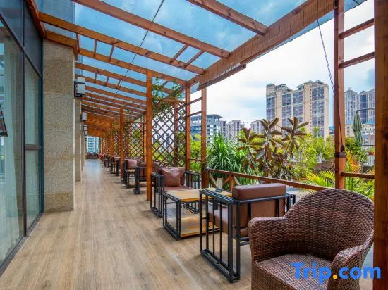 Zizhong Zhongtie Bomei Hotel