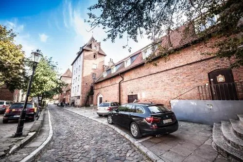 Lunette Apartments