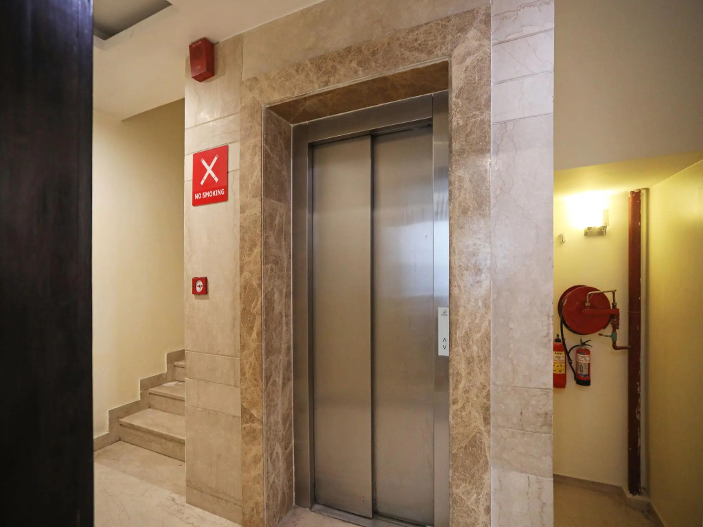 Oyo Capital O 11357 Hotel benz international