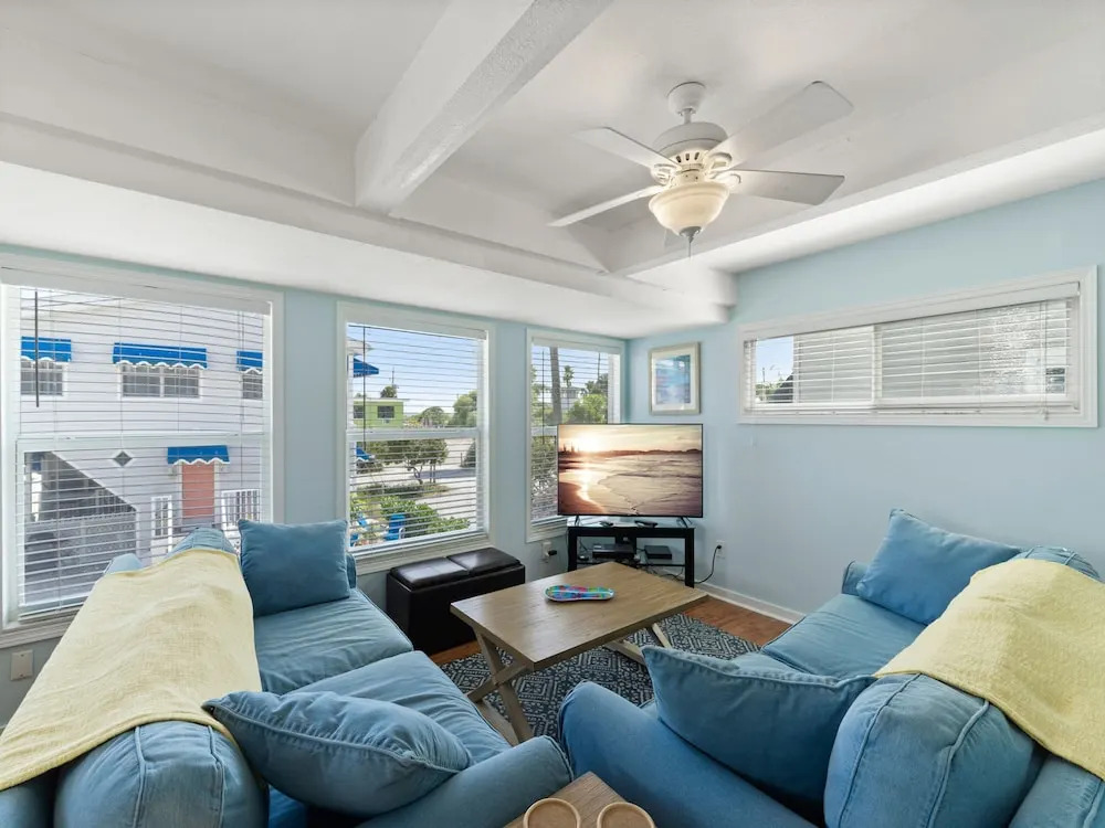 Sunset Beach House by Vtrips