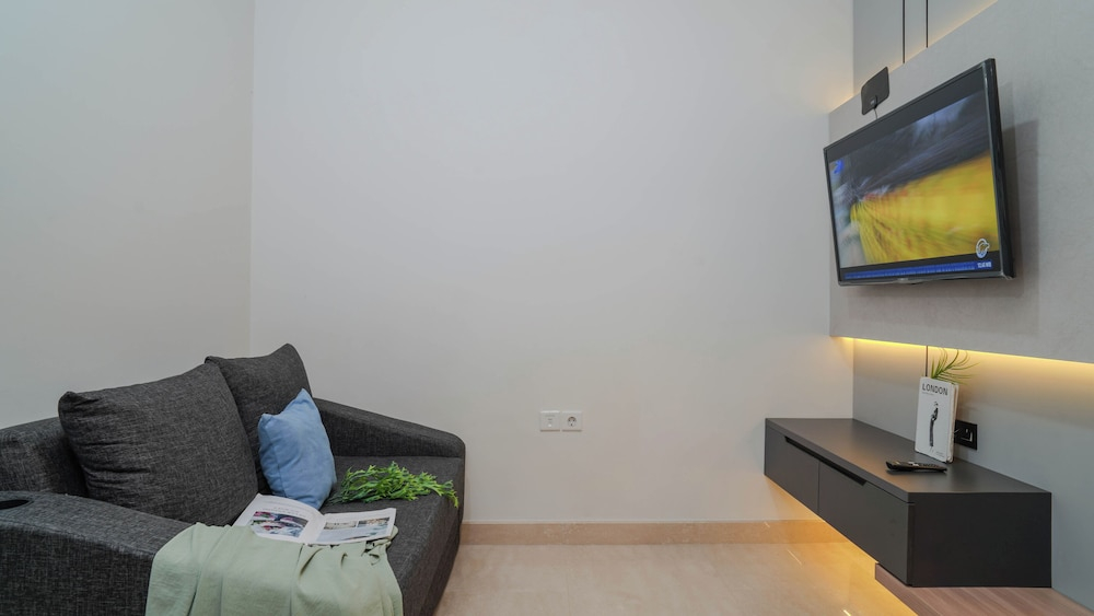 Urban Grey 1Br At Sudirman Suites Apartment