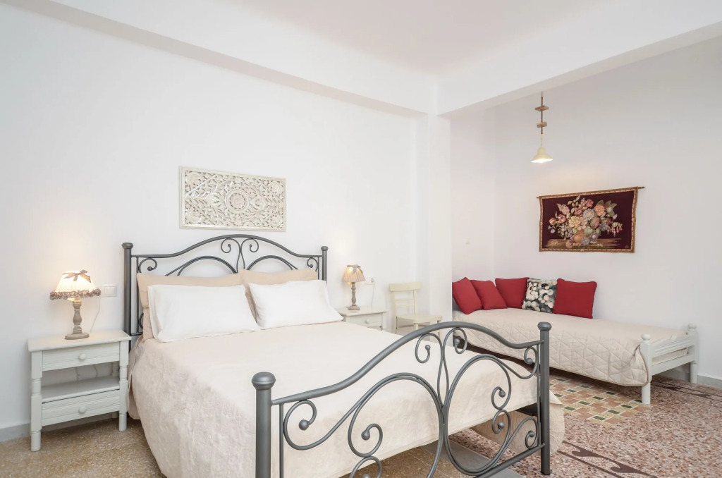 Naxos Center Houses