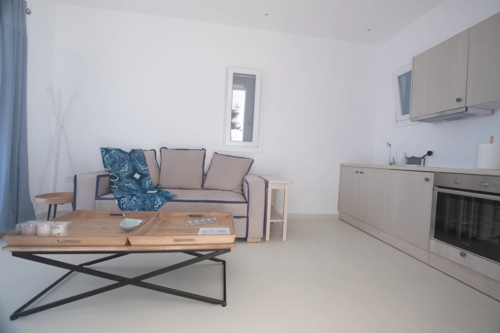 Luxury 1 Bedroom Apartment with Private Pool 4A