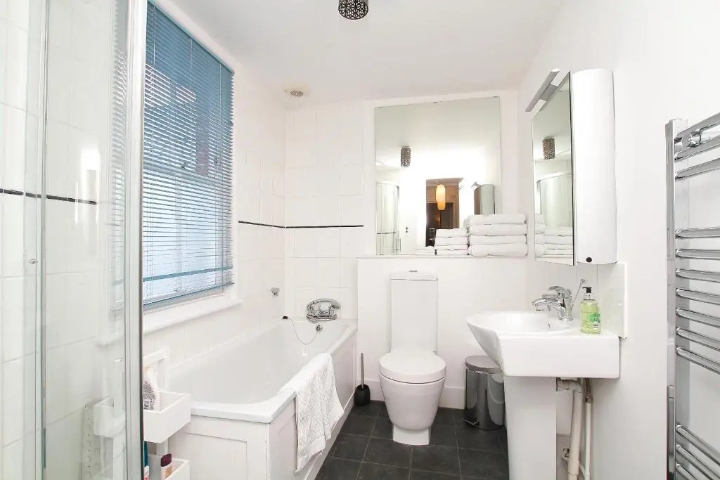 Riverside Channel5 "Holidays Homes in the Sun" Featured Central Canterbury Cottage with Free Parking