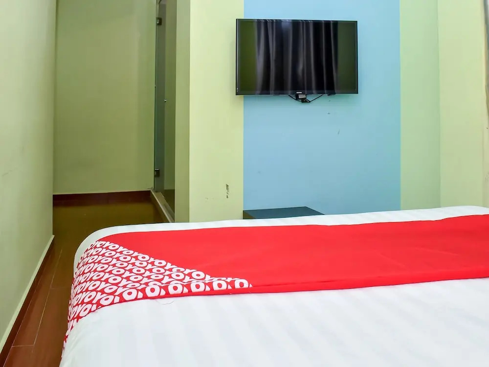 OYO 297 Elmark Hotel