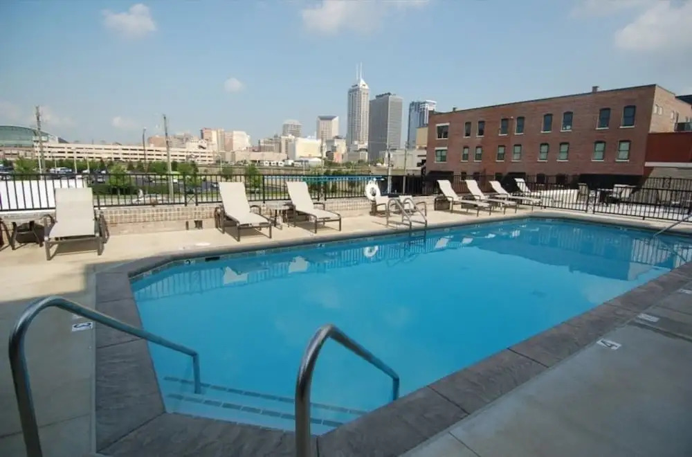 Mid-Century Modern 2BR Apt with VIews