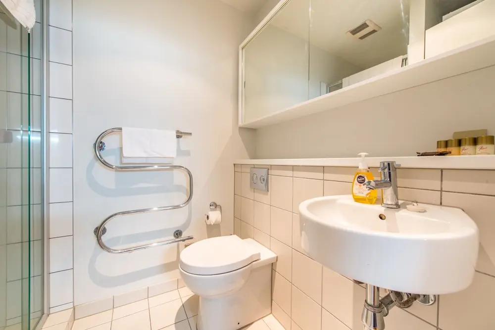 JHT - Studio, Britomart, TV, Balcony