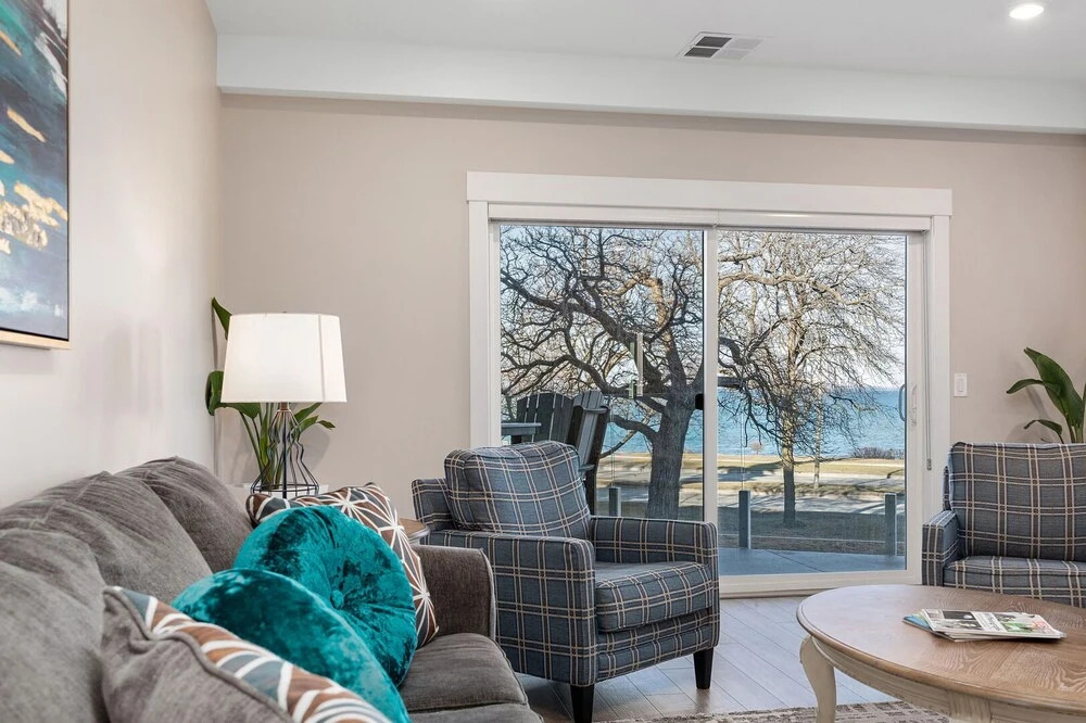 539 Bay St. Lake View Condo Unit 304E