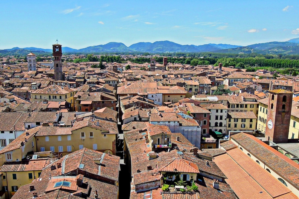 Apartment in Lucca Near Historic City Walls