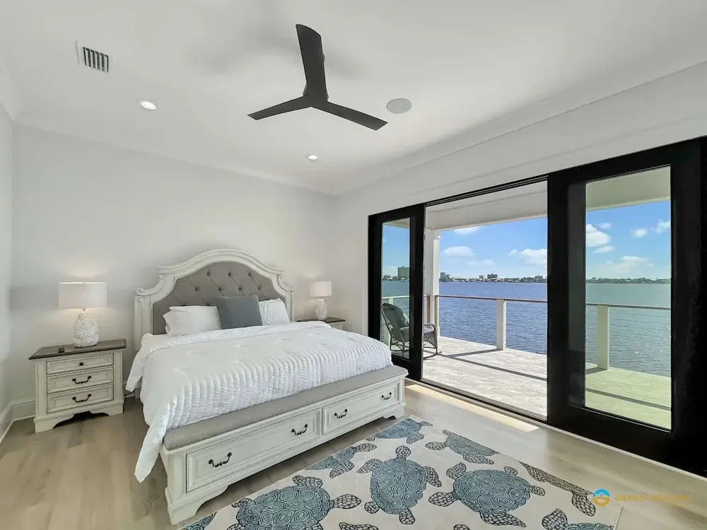 Waterfront Luxury Home for 10 Pool Fireplace