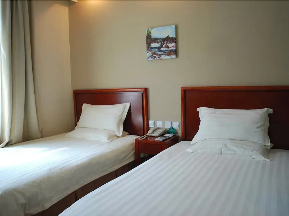 GreenTree Inn Chengdu Kuanzhai Alley RenMin Park Hotel