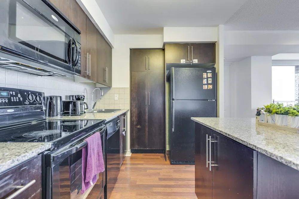 Newly Decorated 2BR Executive Suite - Great View