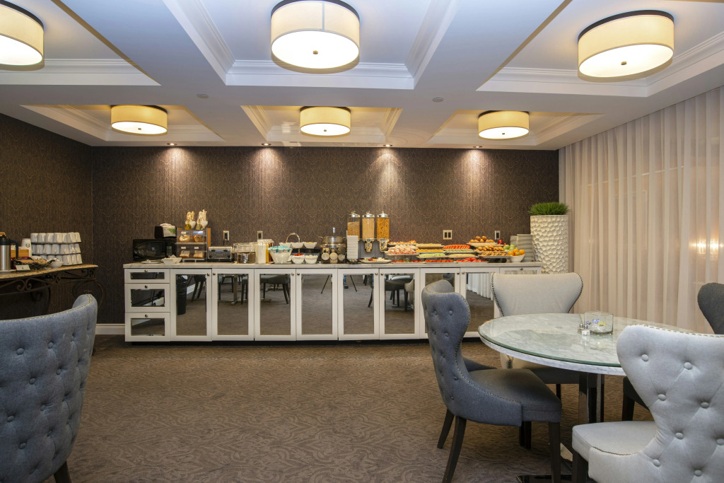 Sandman Signature Edmonton Downtown Hotel