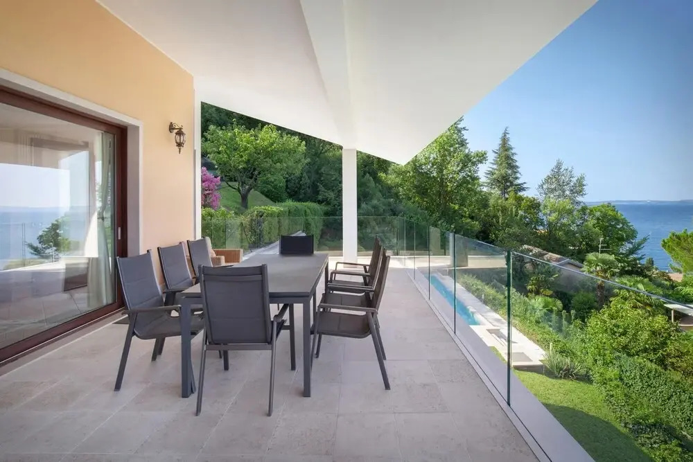 Villa Sybille - 8 Sleeps Pool and Lake View in Torri del Benaco