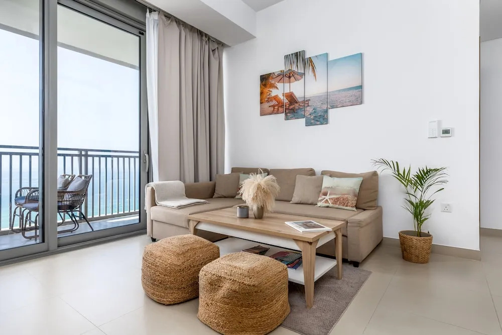 Waves Holiday Home - Jaw-Dropping Sea View From This Comfy Retreat