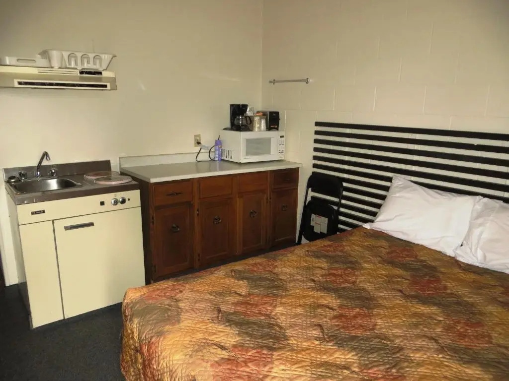 Macklin Motor Inn